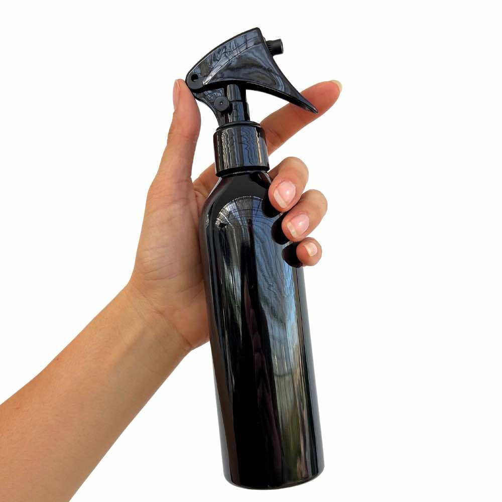 Un vaporisateur pour plantes noir de 250ml avec une buse de pulvérisation visible