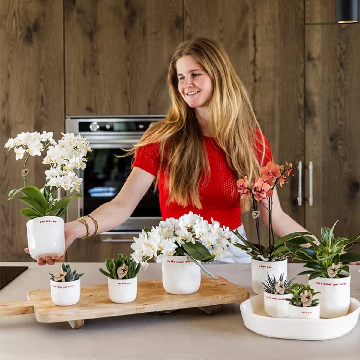 Cache-pot céramique « More Amor Por Favor » - un message d'amour à offrir - mise en scène avec une plante