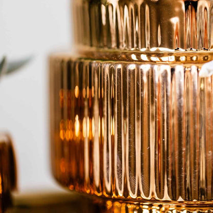 Cache-pot céramique nervuré métallisé - bronze en situation